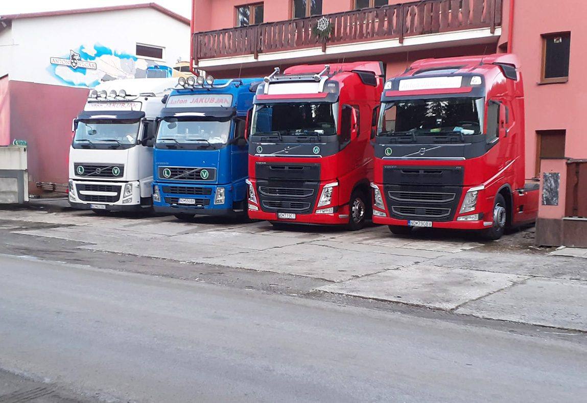 Vozový park — 4× Volvo